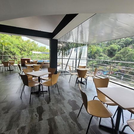 Hotel Med 33 Medellin Exterior photo