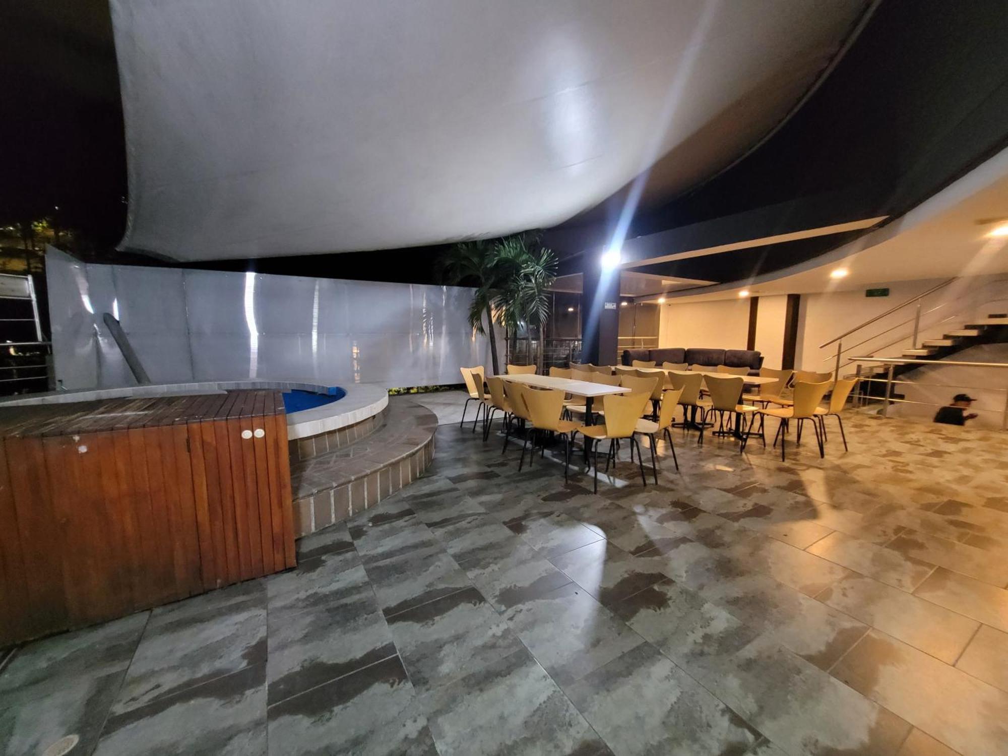 Hotel Med 33 Medellin Exterior photo