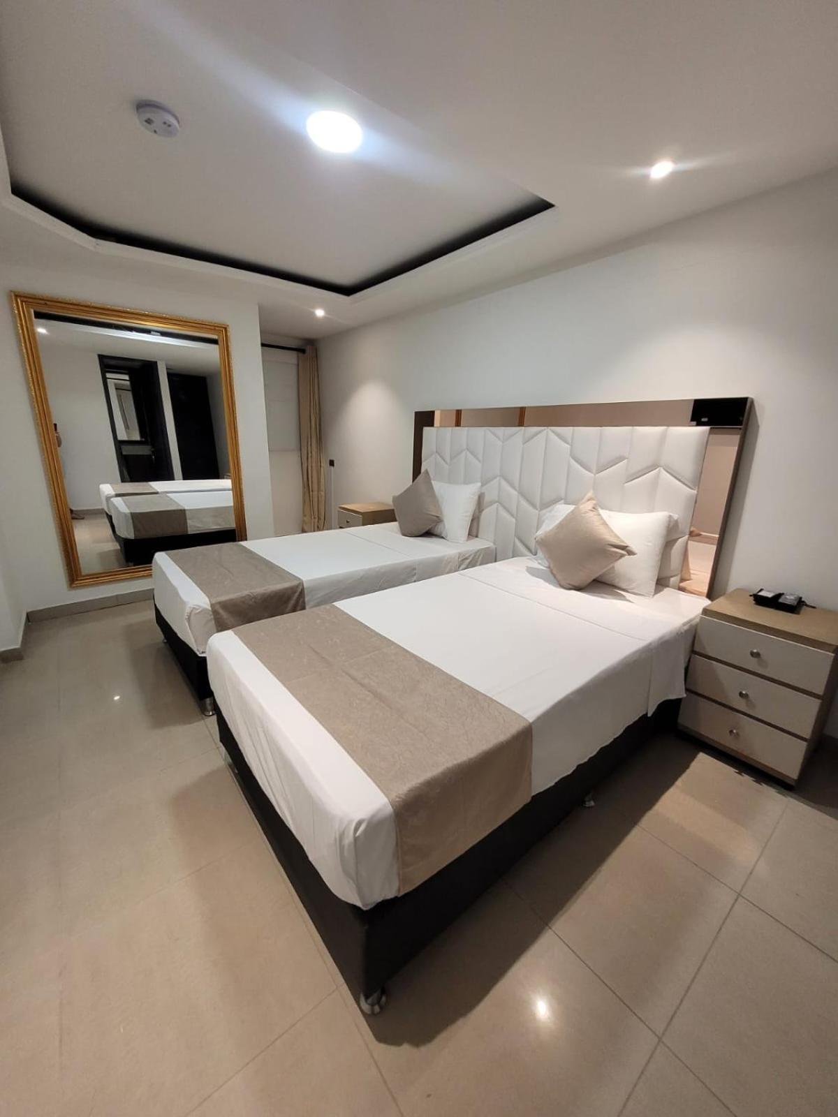 Hotel Med 33 Medellin Exterior photo